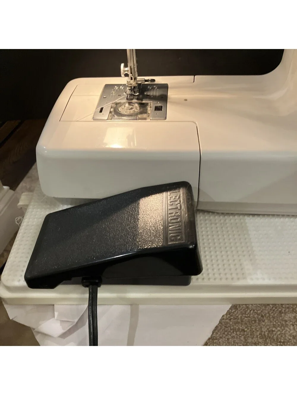 Vintage Sears Kenmore Sewing Machine W/Foot Pedal W/ Case Model 17124790 “WORKS”